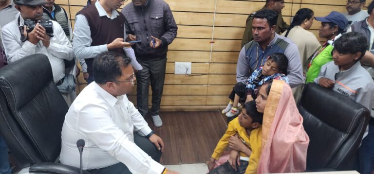 77670758-f1a1-41b0-8464-90190d038160